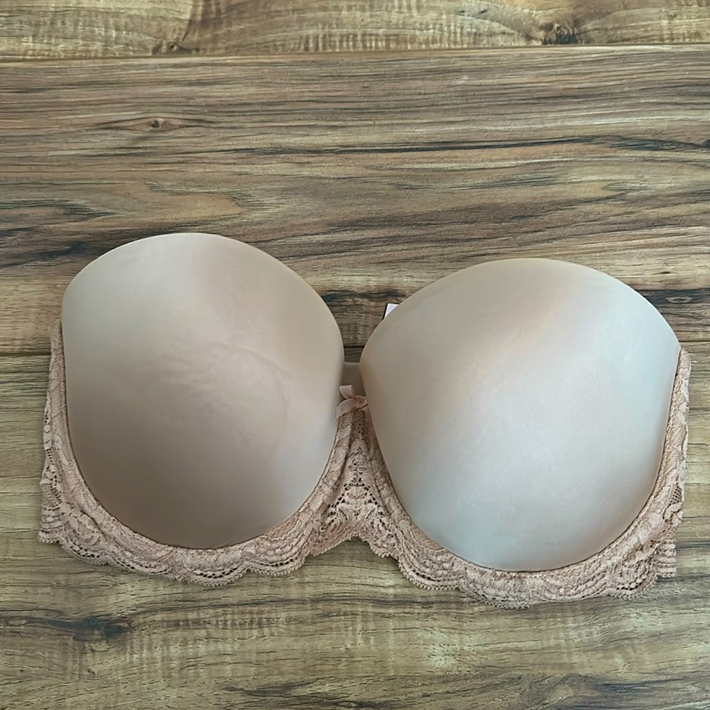 Victoria’s Secret nude underwire strapless molded bra size 32DDD (F) gently worn